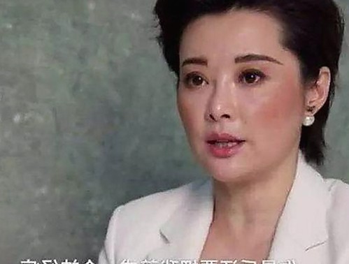 成品游戏网站的转型：从官方版到多元化布局的变革