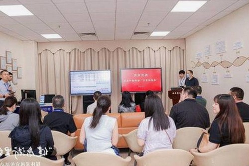 探索91 一起草wwwcom17官方版：潜入娱乐幕后新趋势