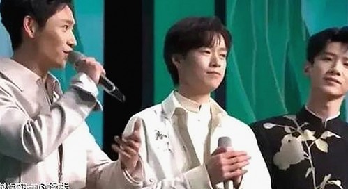 男🍌❌女🍑摸🐻水流免费版：娱乐内容的反差与推广困境