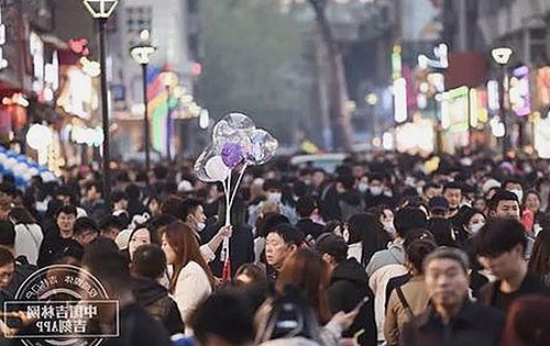 《新品玩具测试员》动漫全汉化版：最新上线引发热议